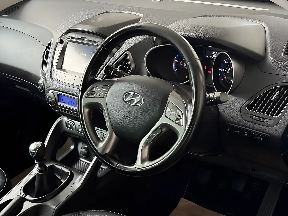 Used 2015 Hyundai IX35 Premium Grey - Interior and Exterior details 14