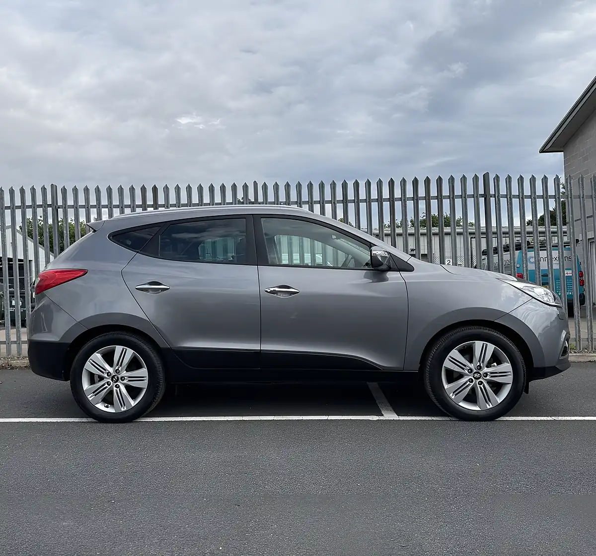 Used 2015 Hyundai IX35 Premium Grey - Interior and Exterior details 7
