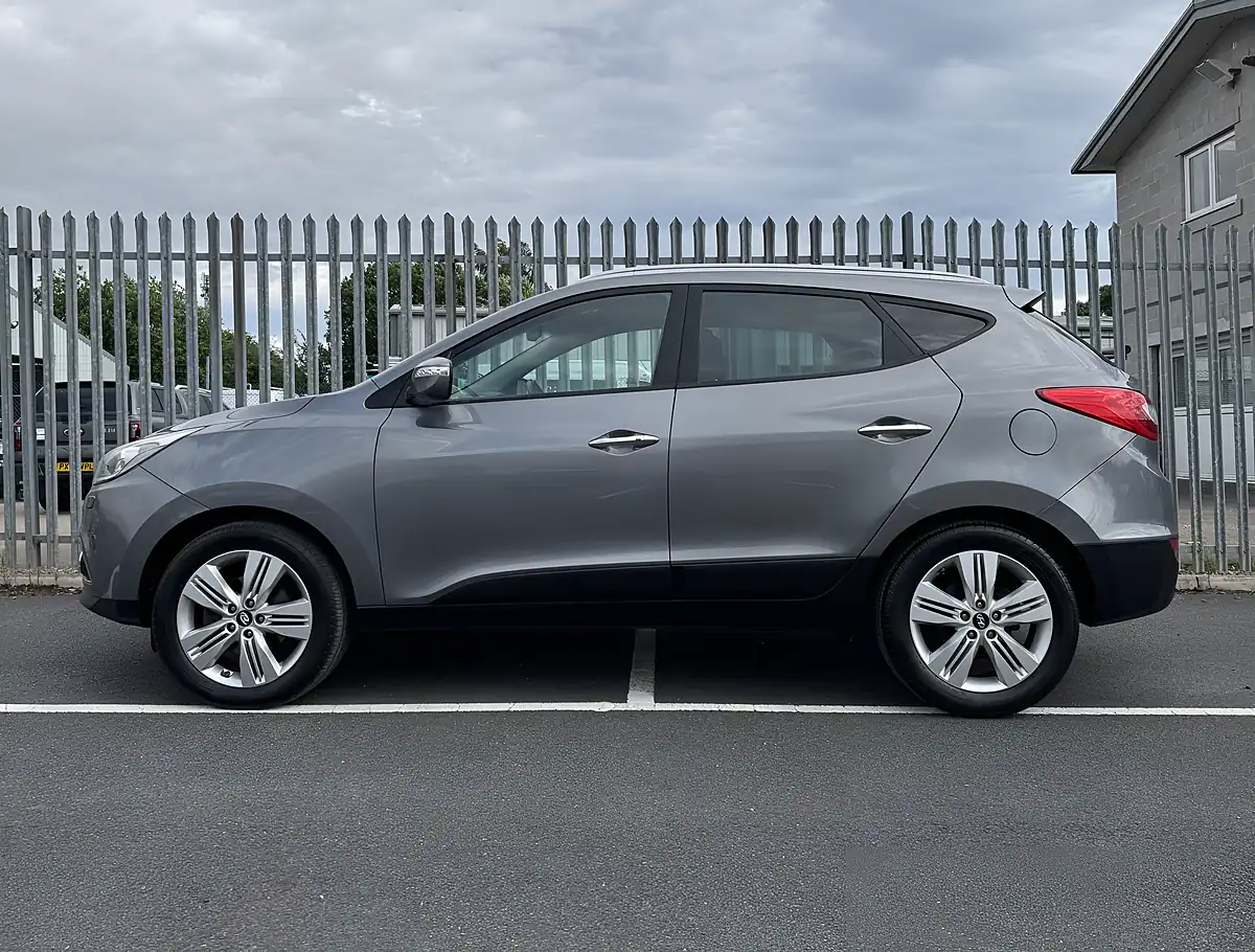 Used 2015 Hyundai IX35 Premium Grey - Interior and Exterior details 8