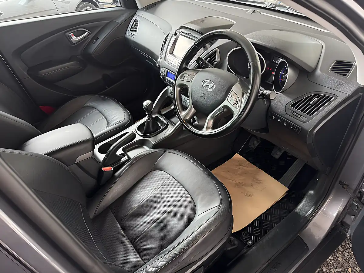 Used 2015 Hyundai IX35 Premium Grey - Interior and Exterior details 9