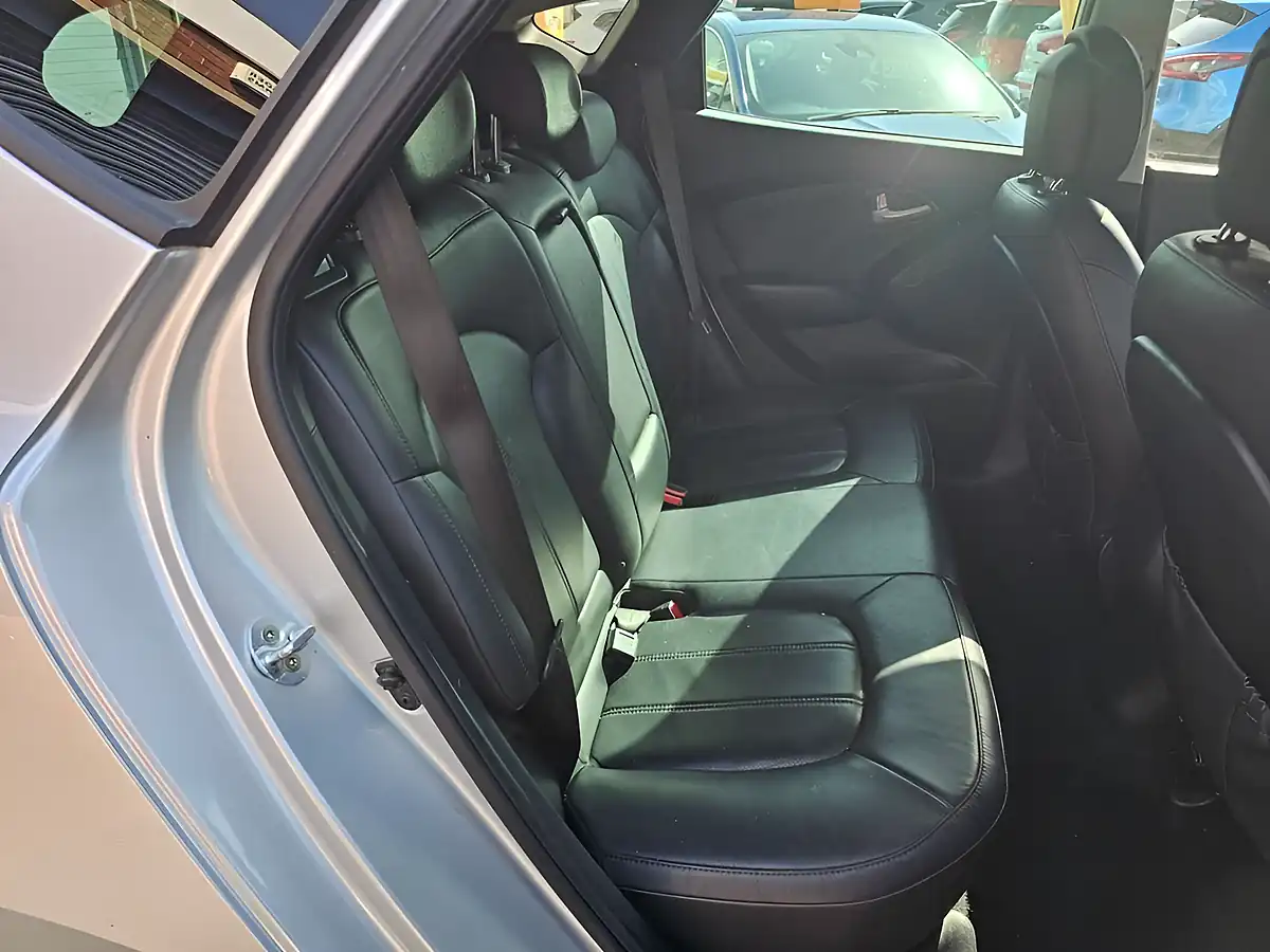 Used 2015 Hyundai Ix35 Premium Silver - Interior and Exterior details 5