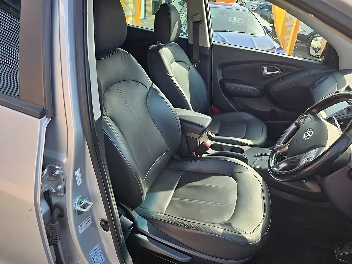 Used 2015 Hyundai Ix35 Premium Silver - Interior and Exterior details 7