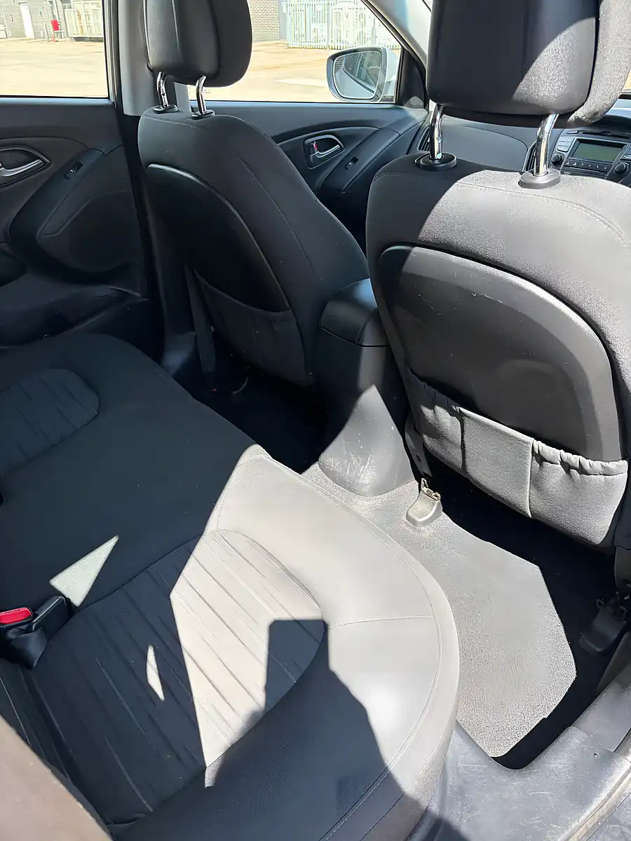 Used 2015 Hyundai IX35 S Silver - Interior and Exterior details 10