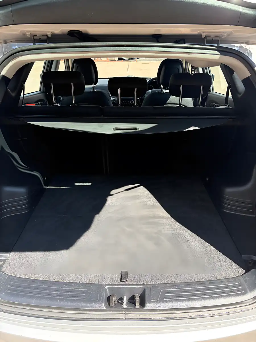 Used 2015 Hyundai IX35 S Silver - Interior and Exterior details 11