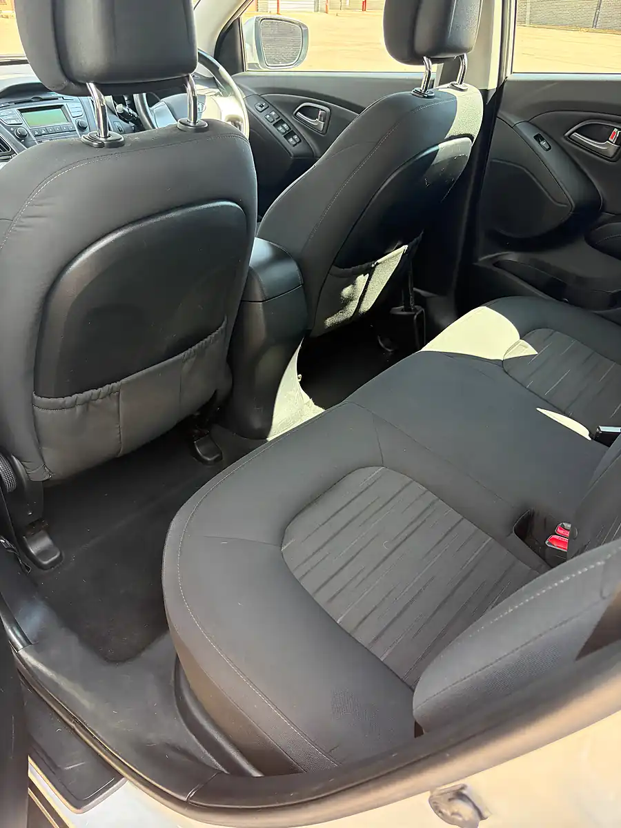 Used 2015 Hyundai IX35 S Silver - Interior and Exterior details 12