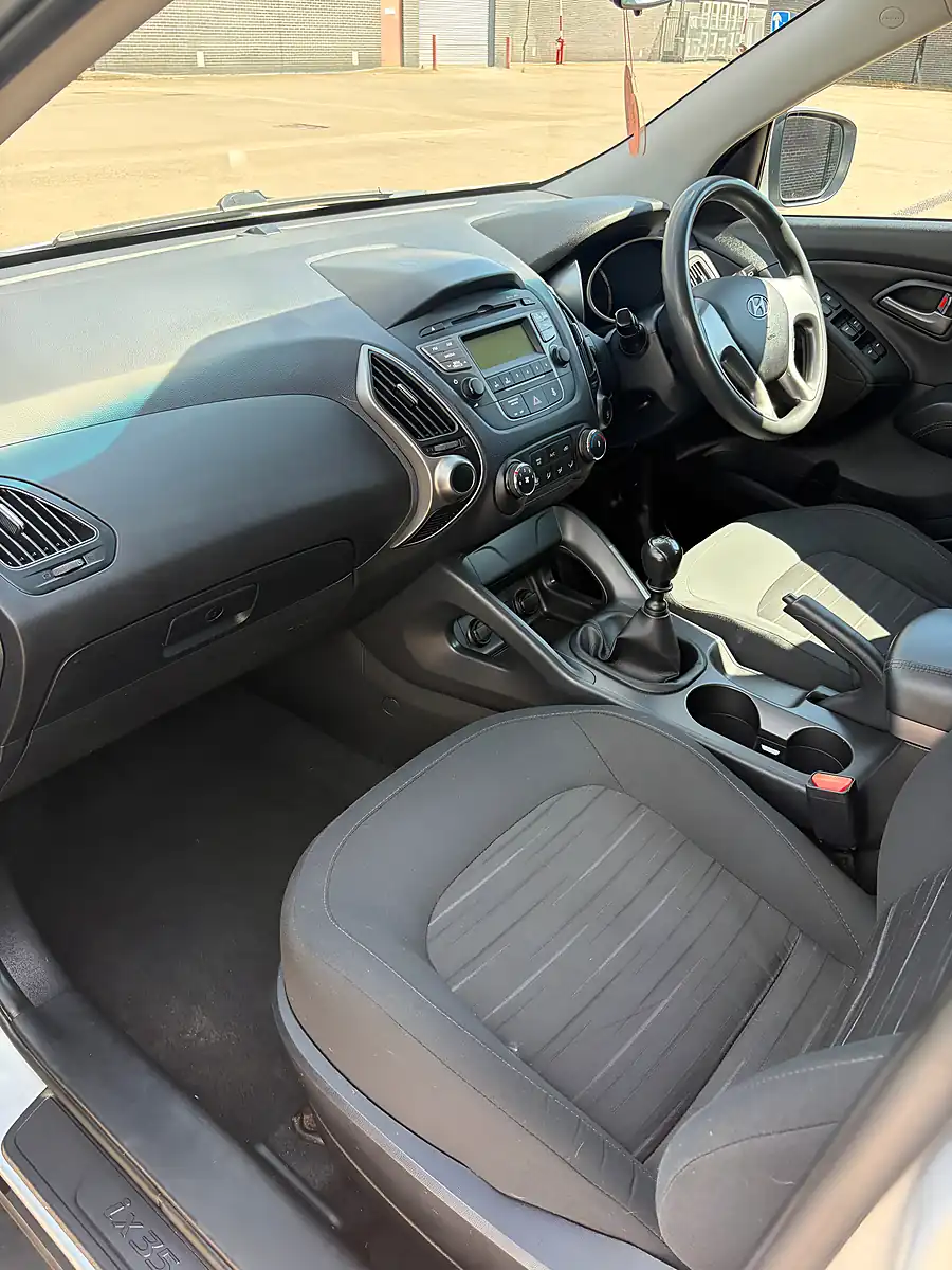 Used 2015 Hyundai IX35 S Silver - Interior and Exterior details 13