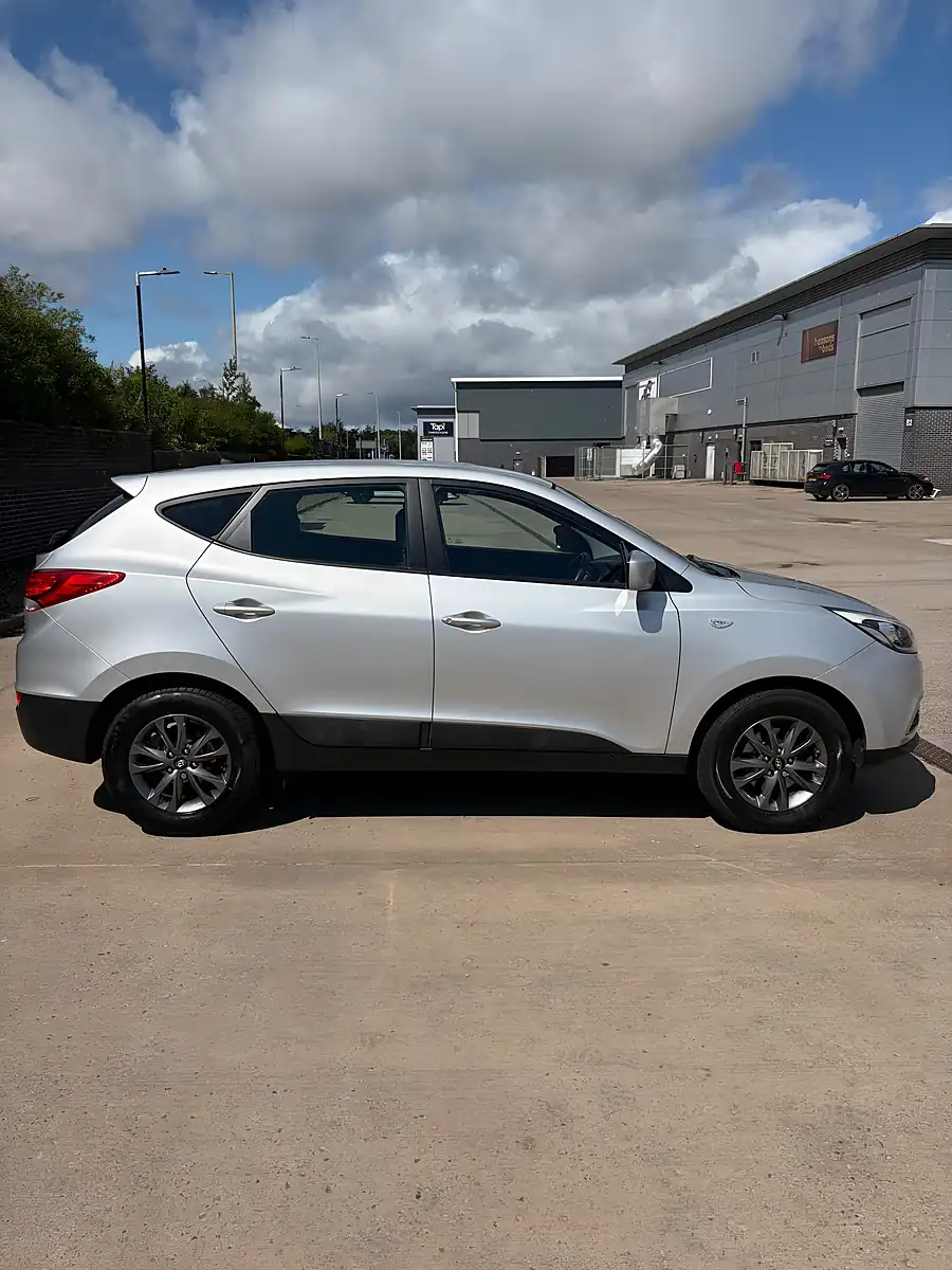 Used 2015 Hyundai IX35 S Silver - Interior and Exterior details 6
