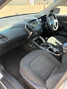 Used 2015 Hyundai IX35 S Silver - Interior and Exterior details 8