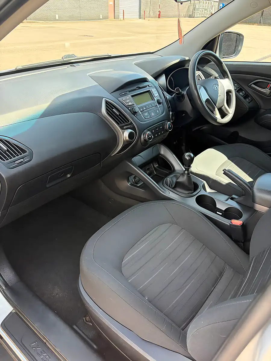 Used 2015 Hyundai IX35 S Silver - Interior and Exterior details 8