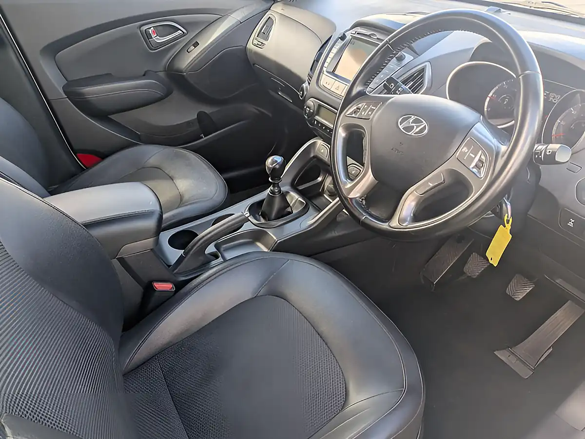 Used 2015 Hyundai ix35 Se Silver - Interior and Exterior details 9