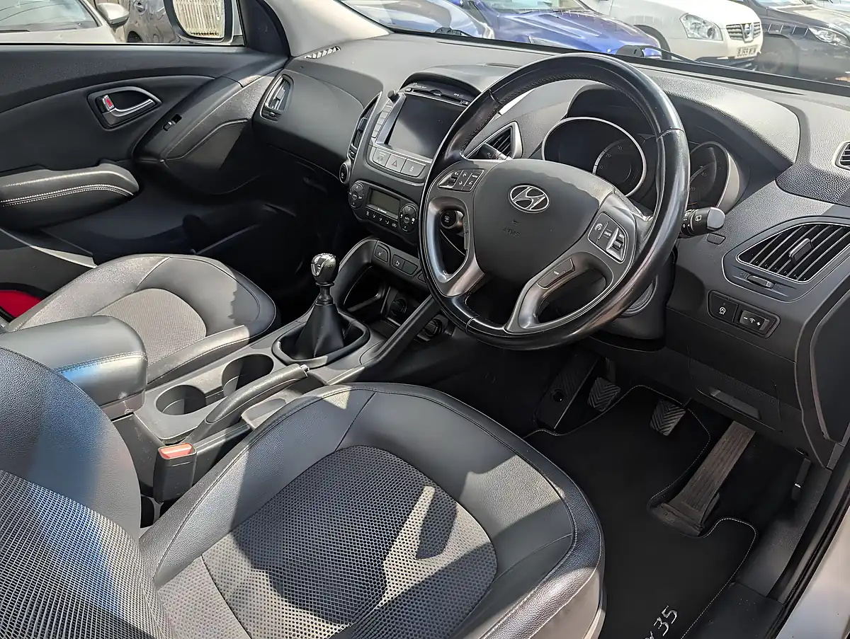 Used 2015 Hyundai IX35 Se Silver - Interior and Exterior details 13