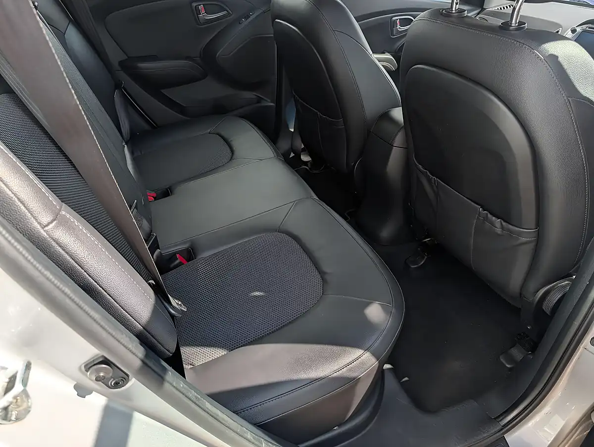 Used 2015 Hyundai IX35 Se Silver - Interior and Exterior details 14