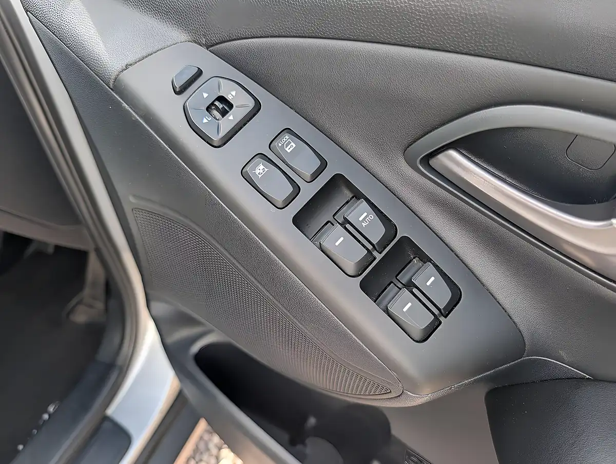Used 2015 Hyundai IX35 Se Silver - Interior and Exterior details 15