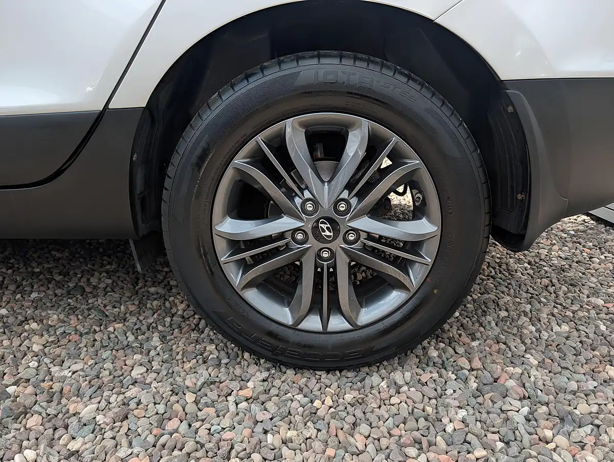Used 2015 Hyundai IX35 Se Silver - Interior and Exterior details 16