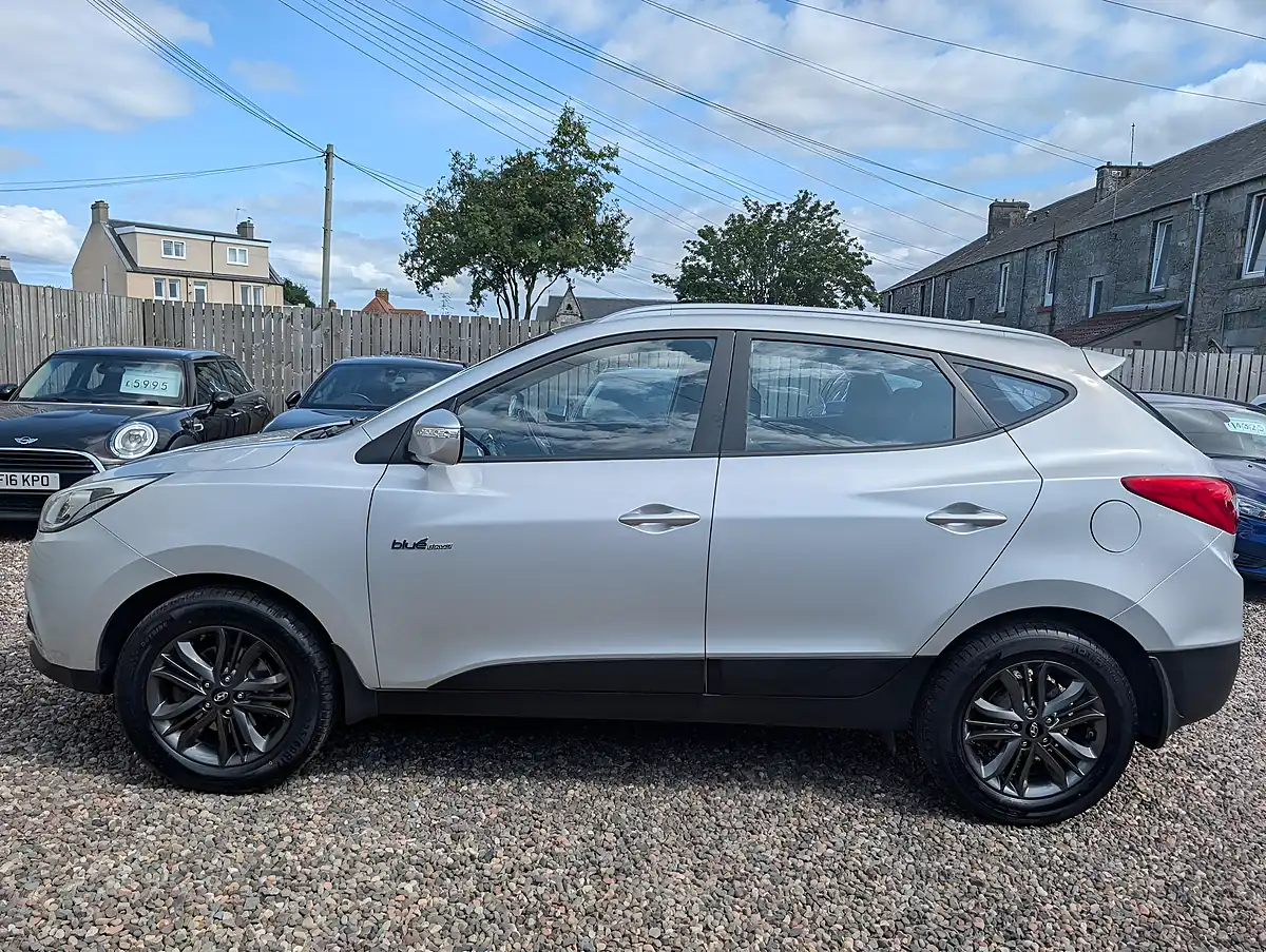 Used 2015 Hyundai IX35 Se Silver - Interior and Exterior details 9