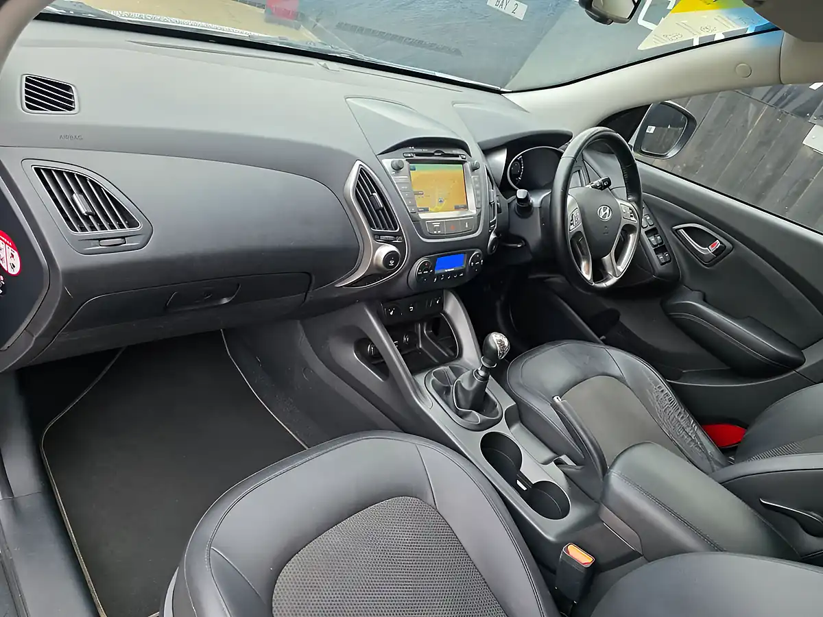 Used 2015 Hyundai Ix35 Se Silver - Interior and Exterior details 11