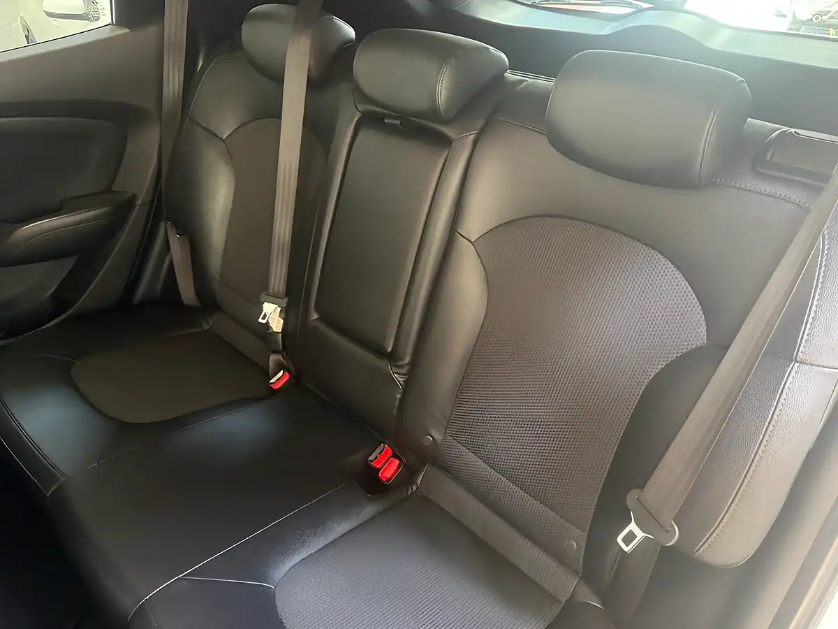 Used 2015 Hyundai Ix35 Se White - Interior and Exterior details 13