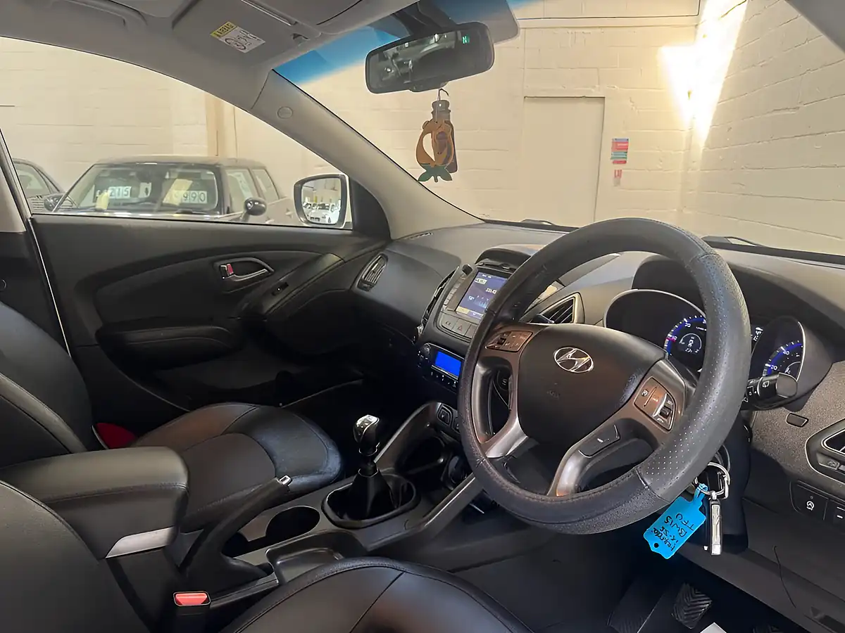 Used 2015 Hyundai Ix35 Se White - Interior and Exterior details 15