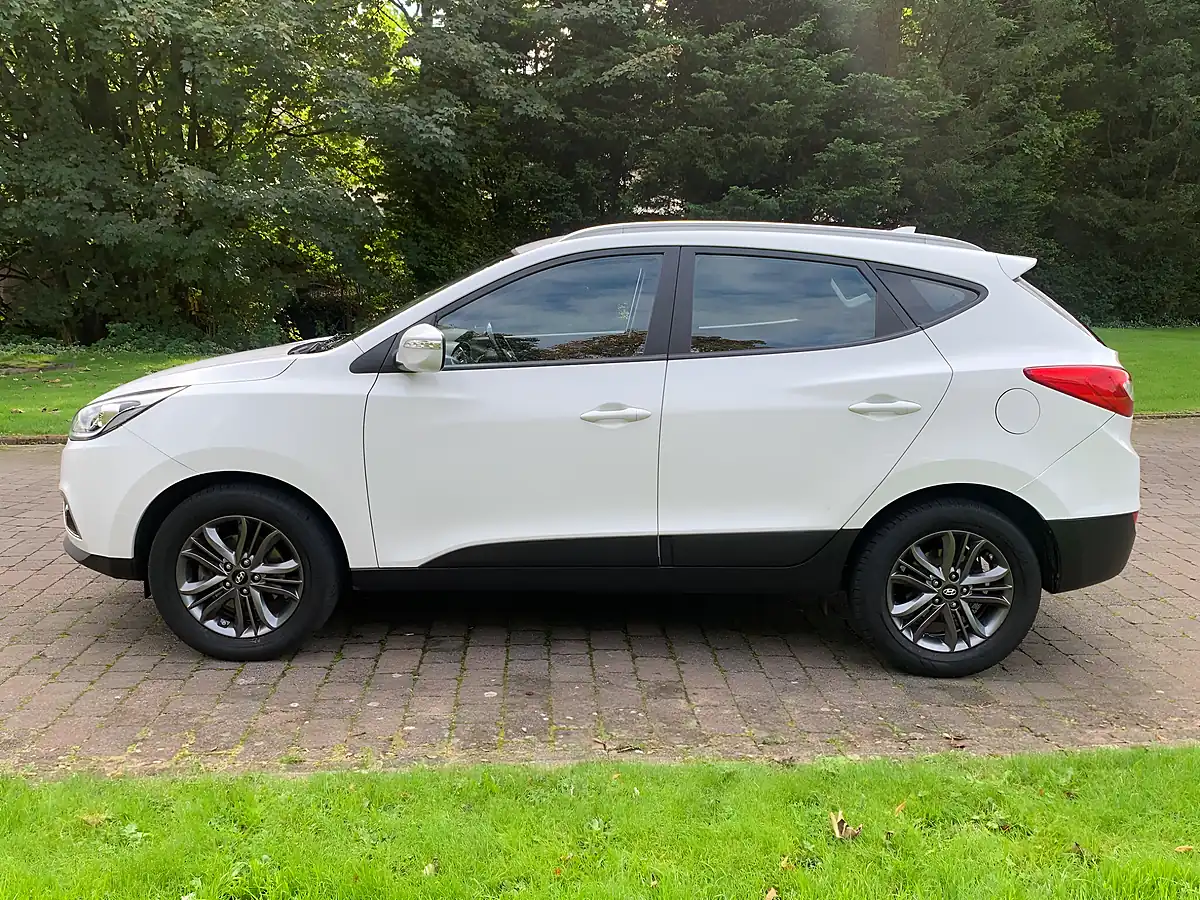 Used 2015 Hyundai ix35 Se White - Interior and Exterior details 12