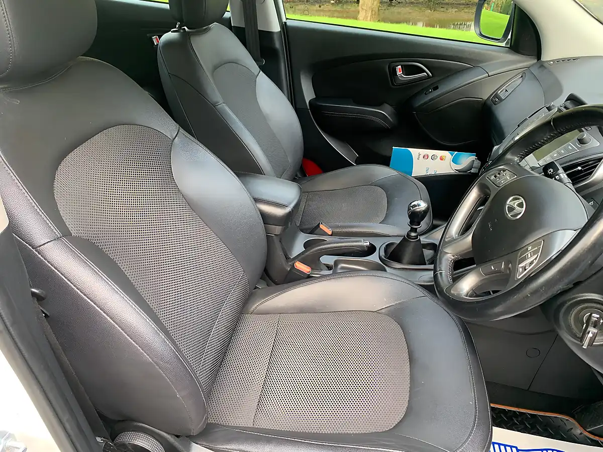 Used 2015 Hyundai ix35 Se White - Interior and Exterior details 15
