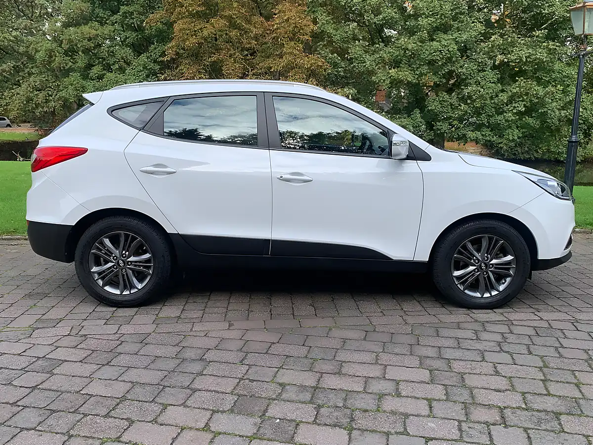 Used 2015 Hyundai ix35 Se White - Interior and Exterior details 8