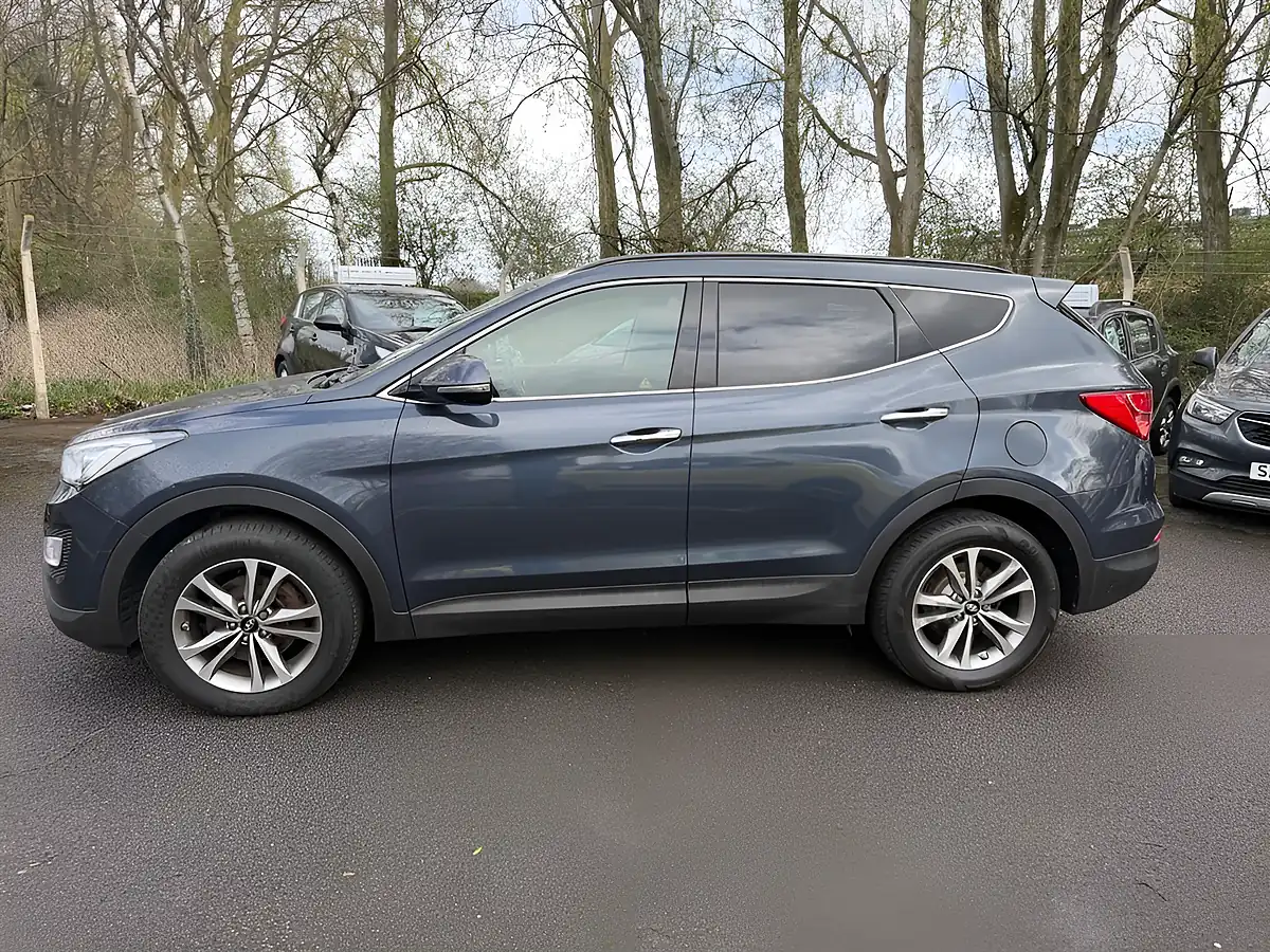 Used 2015 Hyundai Santa Fe Premium Blue - Interior and Exterior details 4