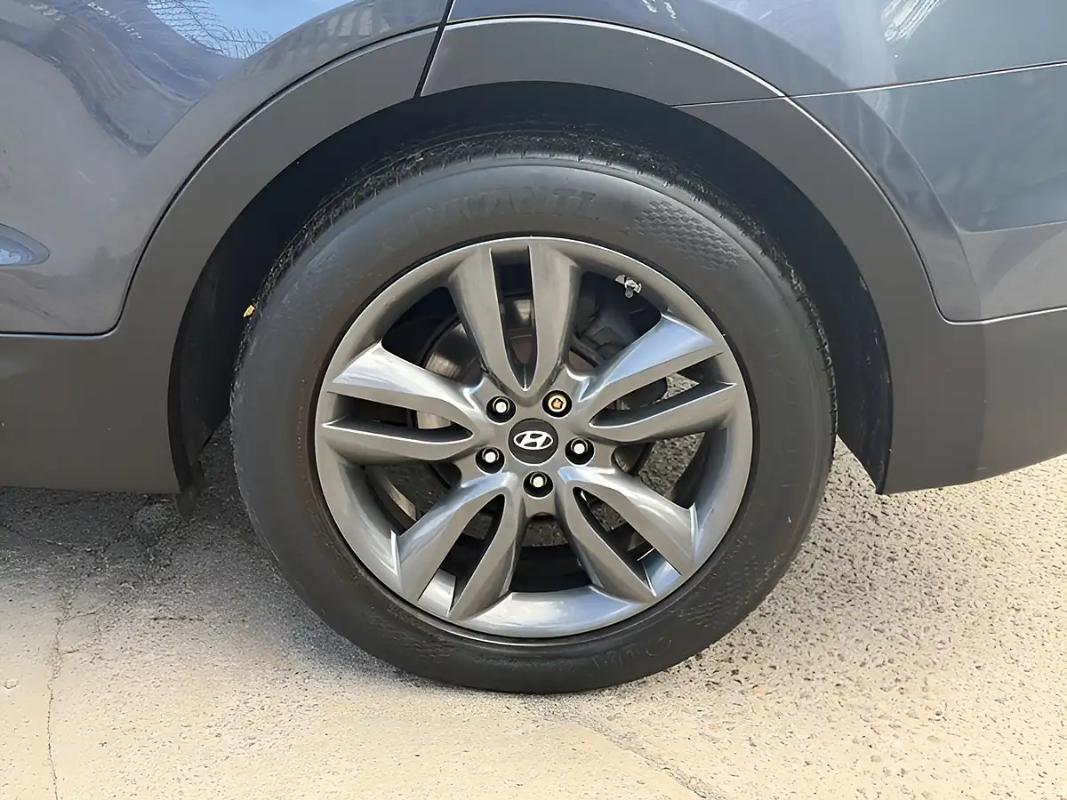 Used 2015 Hyundai Santa Fe Premium Se Blue - Interior and Exterior details 9