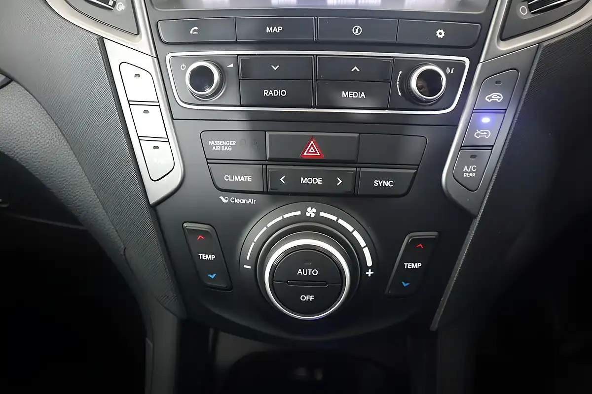 Used 2015 Hyundai Santa Fe Premium Se Silver - Interior and Exterior details 16