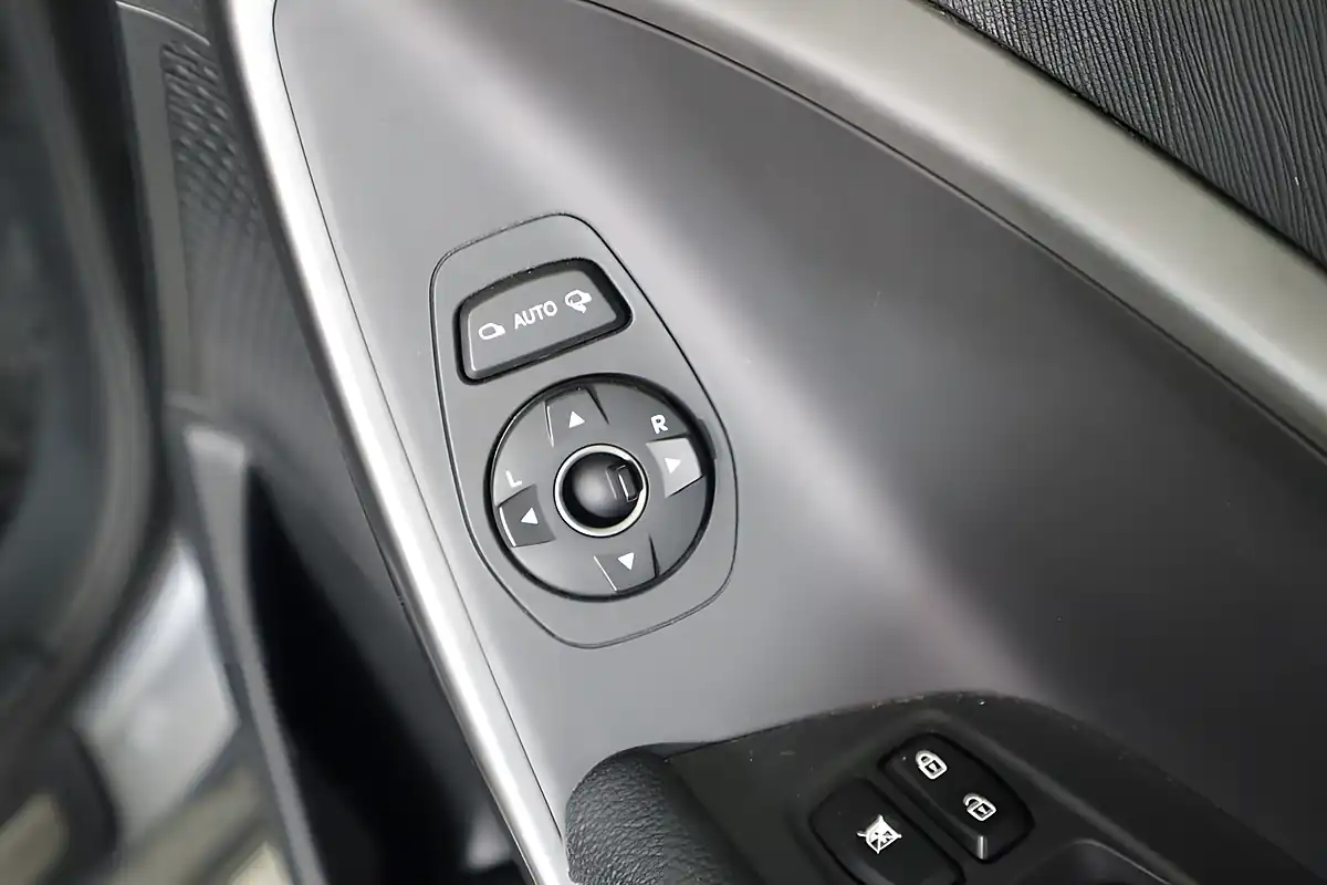 Used 2015 Hyundai Santa Fe Premium Se Silver - Interior and Exterior details 19