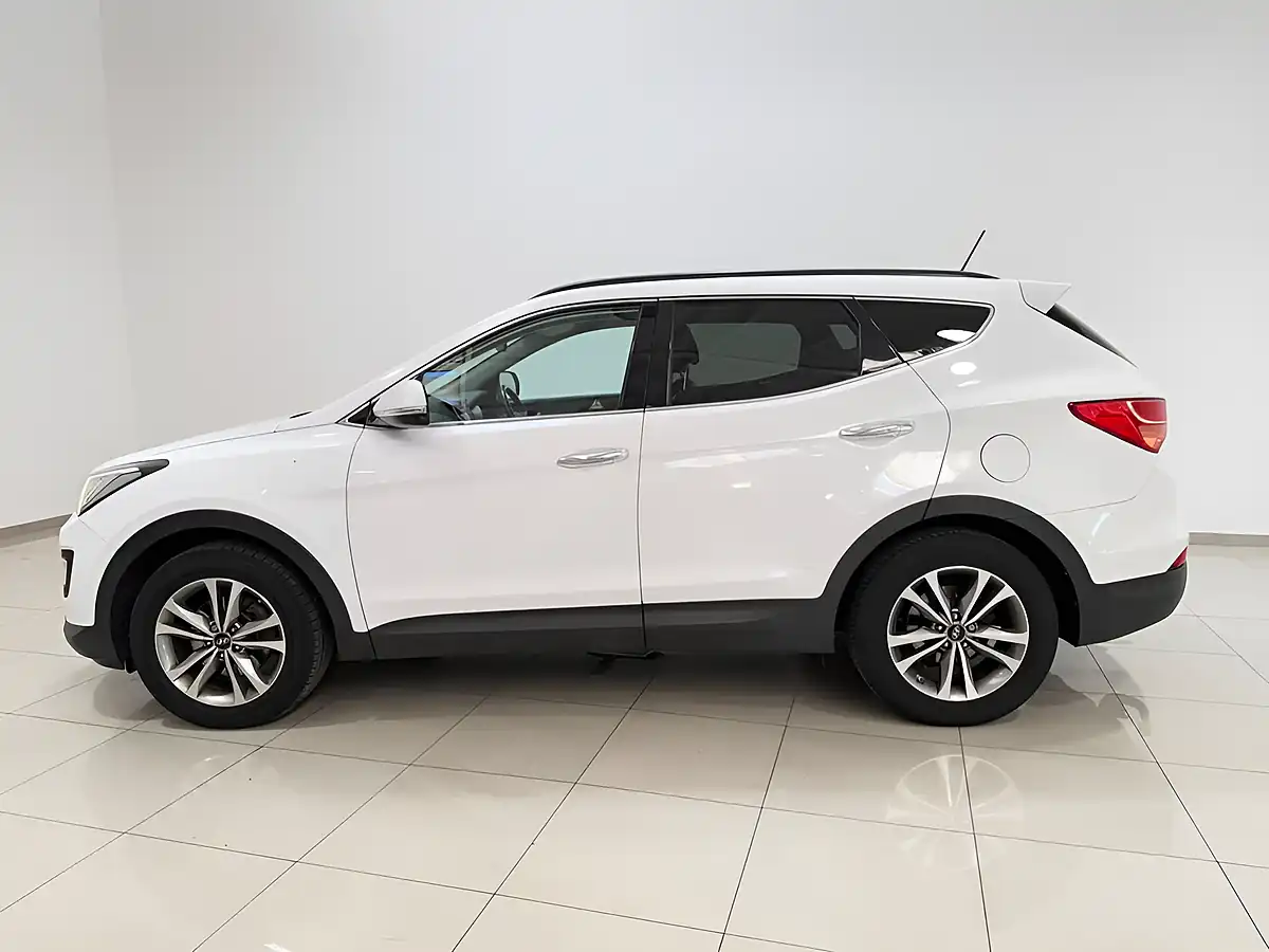 Used 2015 Hyundai Santa Fe Premium White - Interior and Exterior details 5