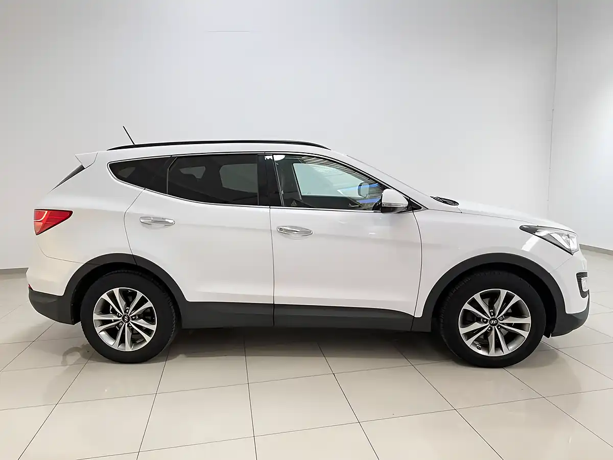 Used 2015 Hyundai Santa Fe Premium White - Interior and Exterior details 9