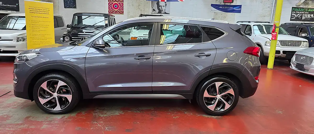 Used 2015 Hyundai Tucson Blue Drive Premium Grey - Interior and Exterior details 17