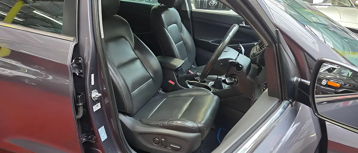 Used 2015 Hyundai Tucson Blue Drive Premium Grey - Interior and Exterior details 5