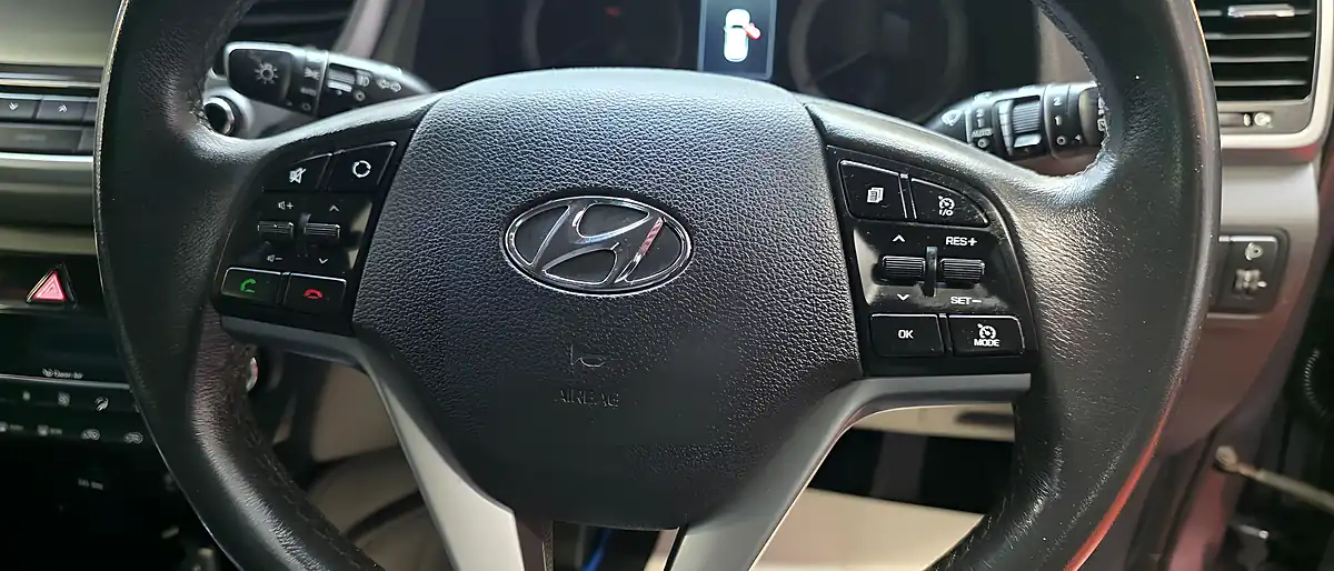 Used 2015 Hyundai Tucson Blue Drive Premium Grey - Interior and Exterior details 8