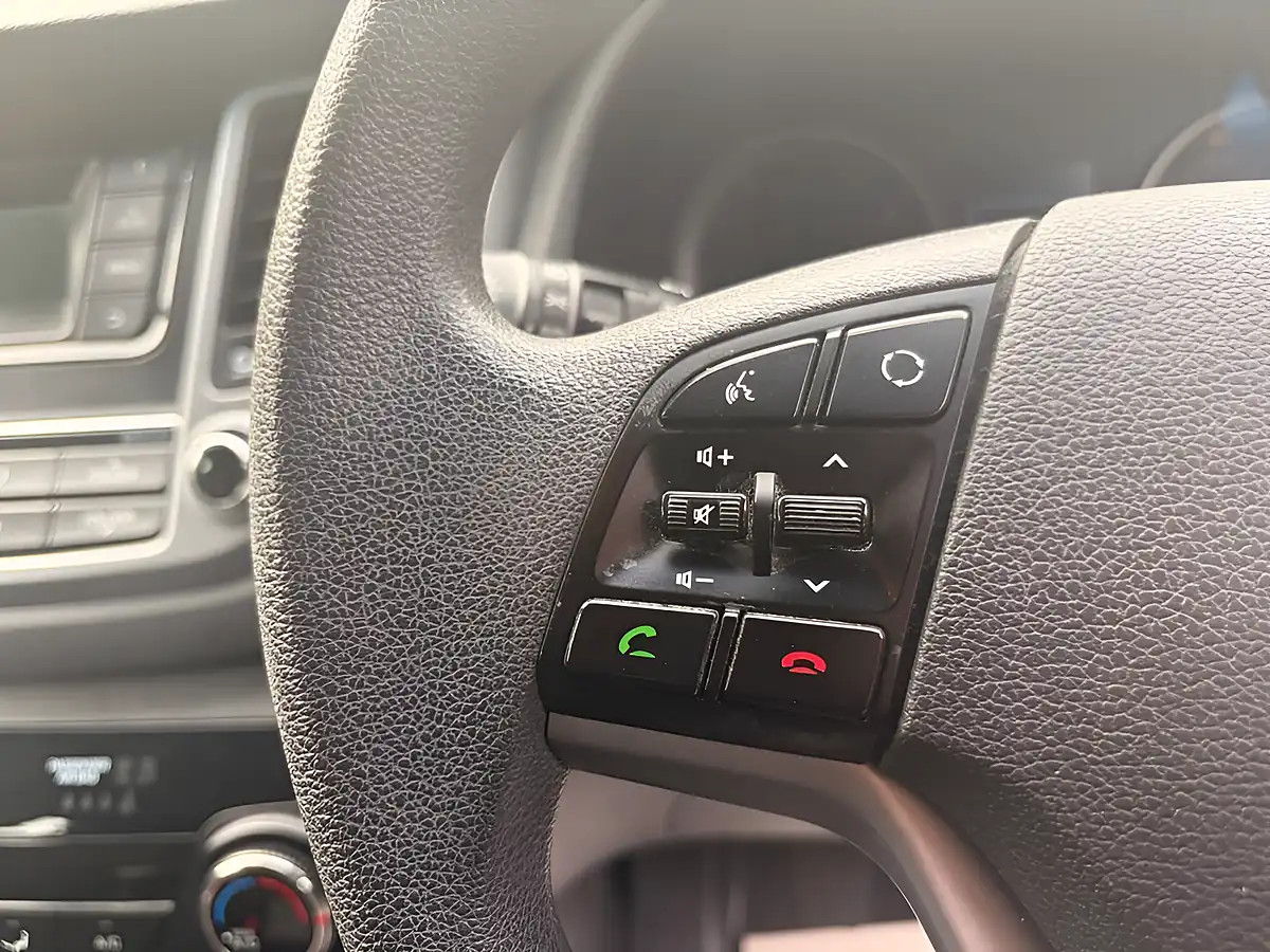 Used 2015 Hyundai Tucson S Blue - Interior and Exterior details 14