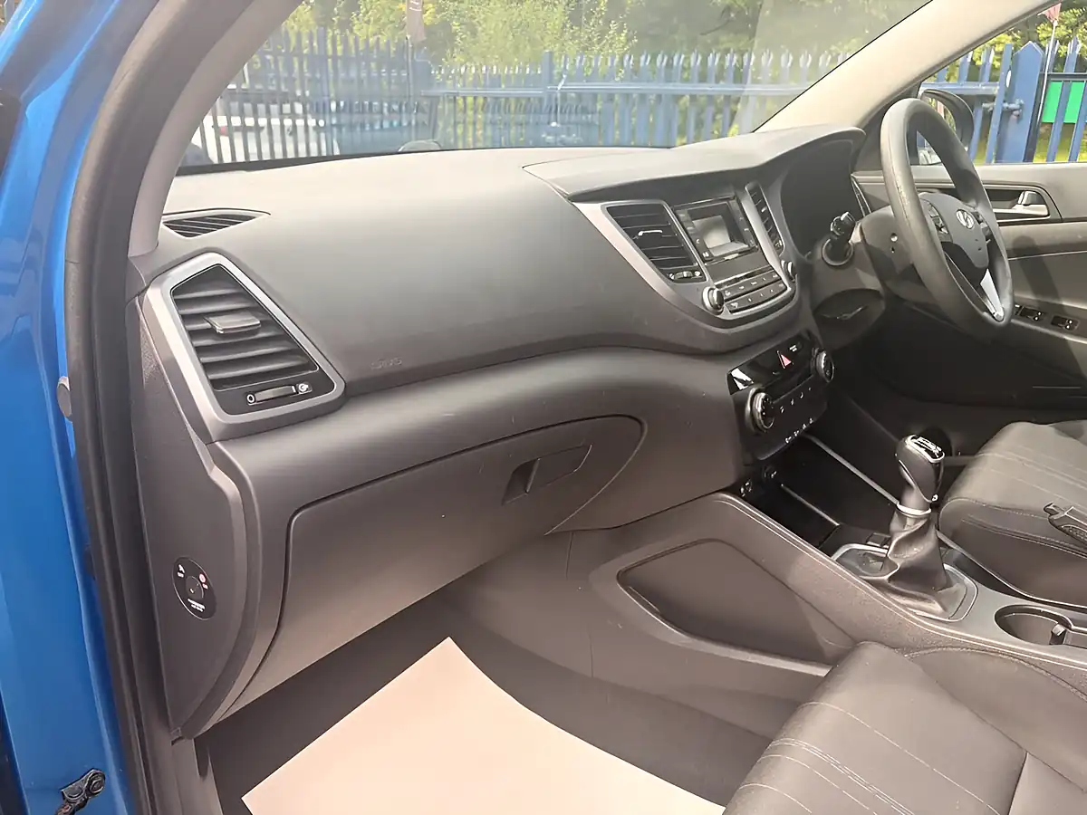 Used 2015 Hyundai Tucson S Blue - Interior and Exterior details 16