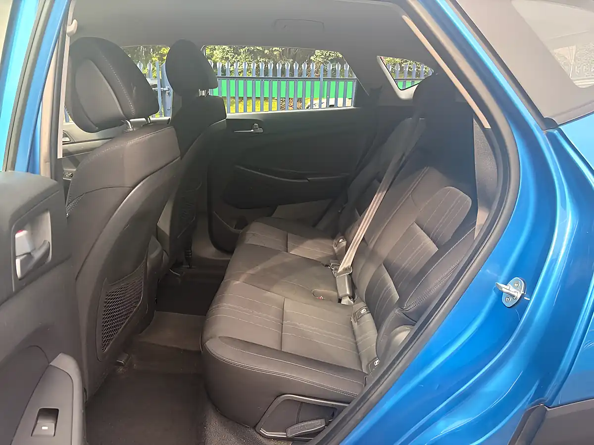 Used 2015 Hyundai Tucson S Blue - Interior and Exterior details 17