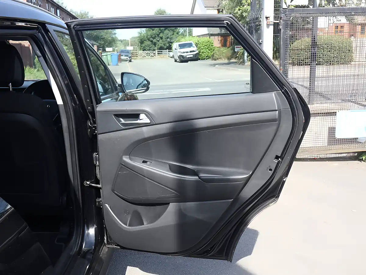 Used 2015 Hyundai Tucson Se Nav Black - Interior and Exterior details 14