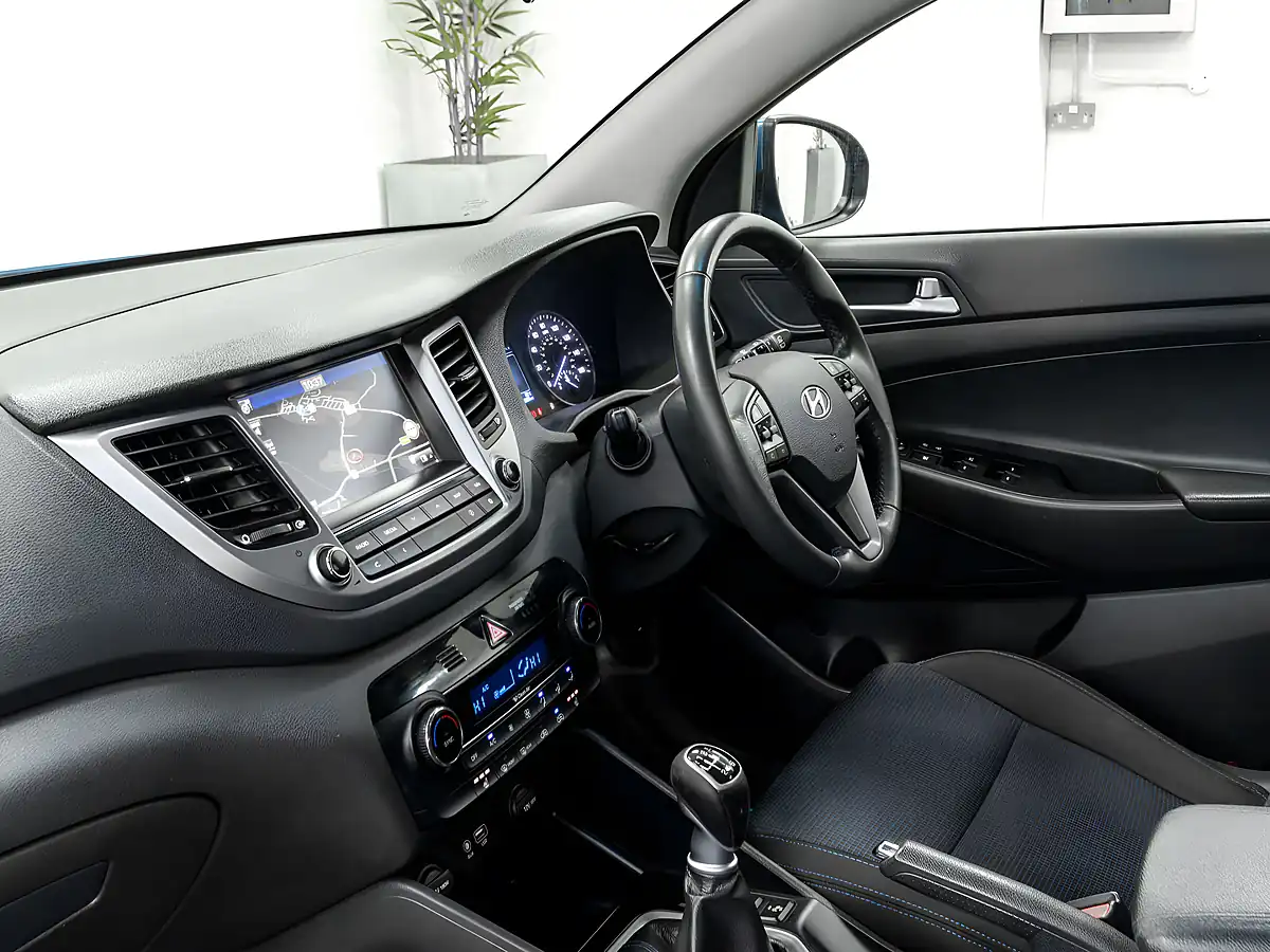 Used 2015 Hyundai Tucson Se Nav Blue Drive Blue - Interior and Exterior details 16