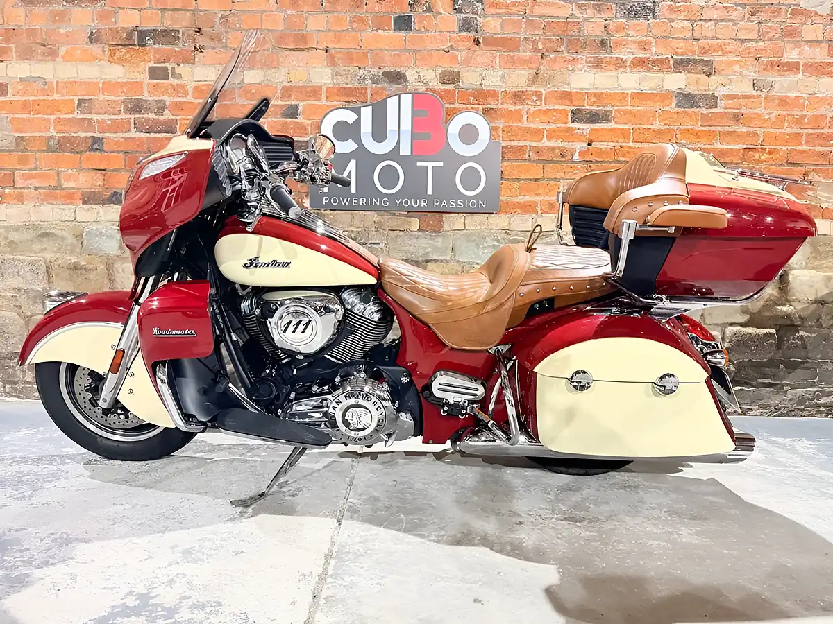 Used 2015 Indian Roadmaster Tourer Red - Interior and Exterior details 11