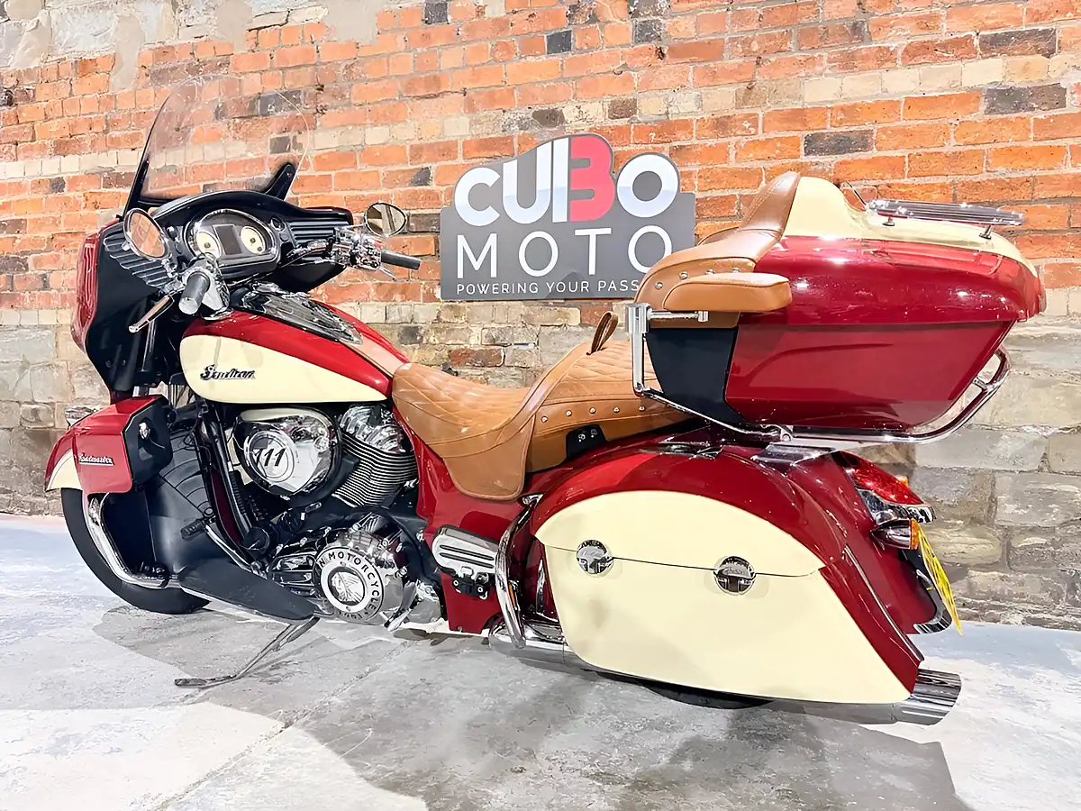 Used 2015 Indian Roadmaster Tourer Red - Interior and Exterior details 13