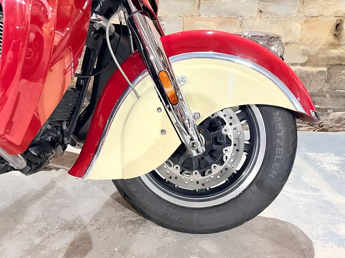 Used 2015 Indian Roadmaster Tourer Red - Interior and Exterior details 5