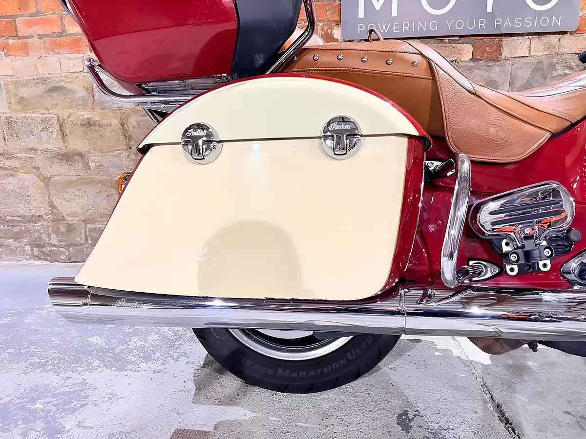 Used 2015 Indian Roadmaster Tourer Red - Interior and Exterior details 8