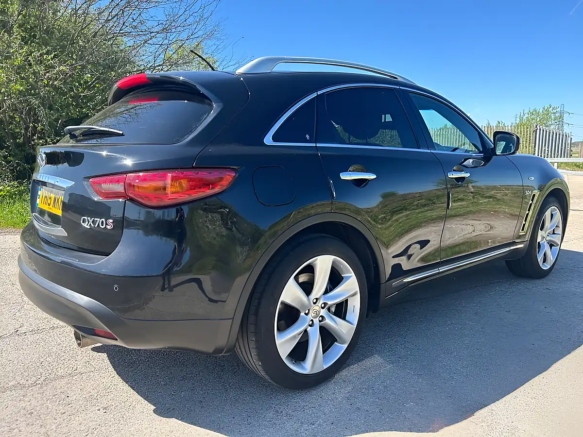 Used 2015 Infiniti QX70 S Premium Black - Interior and Exterior details 11