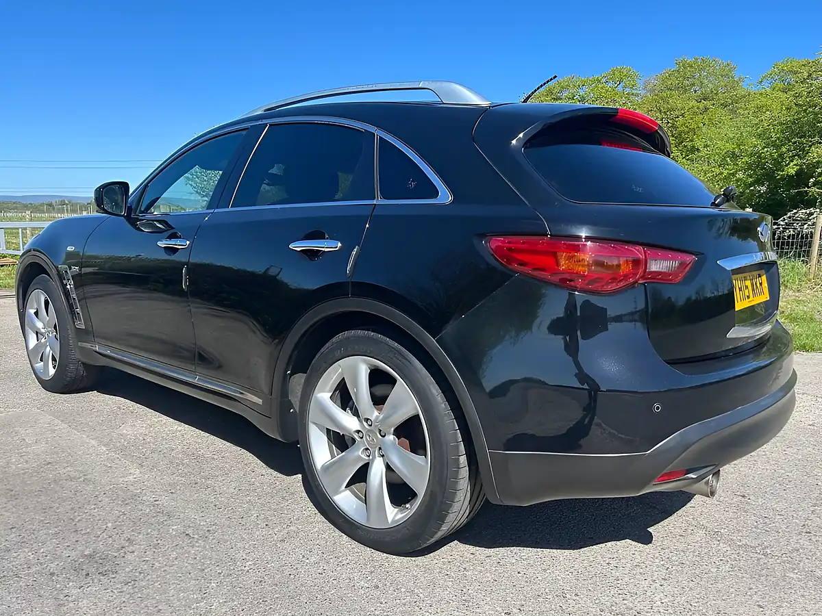 Used 2015 Infiniti QX70 S Premium Black - Interior and Exterior details 12