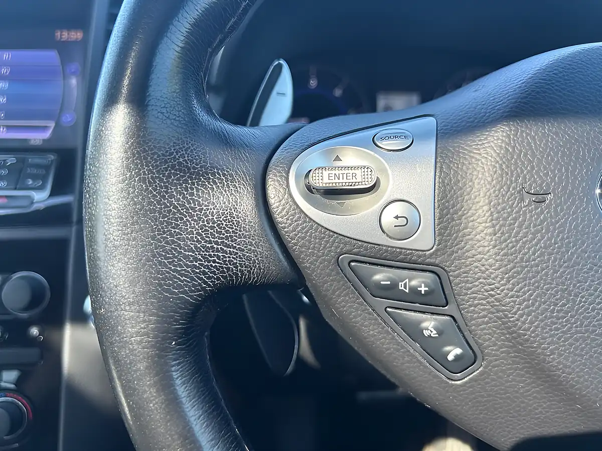 Used 2015 Infiniti QX70 S Premium Black - Interior and Exterior details 17