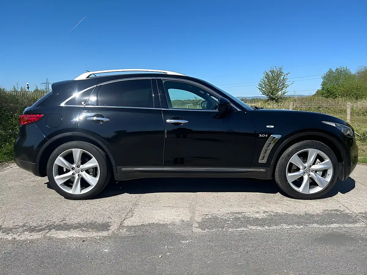 Used 2015 Infiniti QX70 S Premium Black - Interior and Exterior details 2