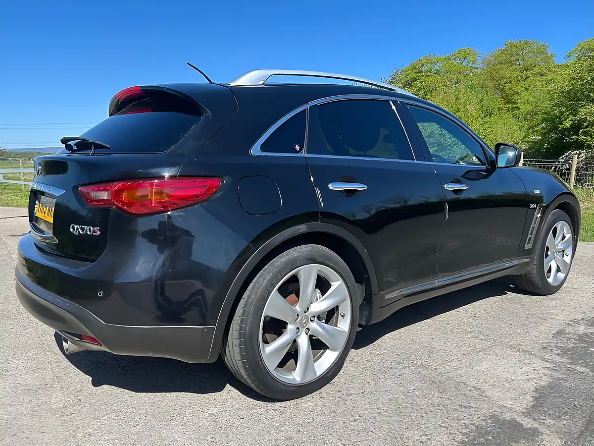 Used 2015 Infiniti QX70 S Premium Black - Interior and Exterior details 3
