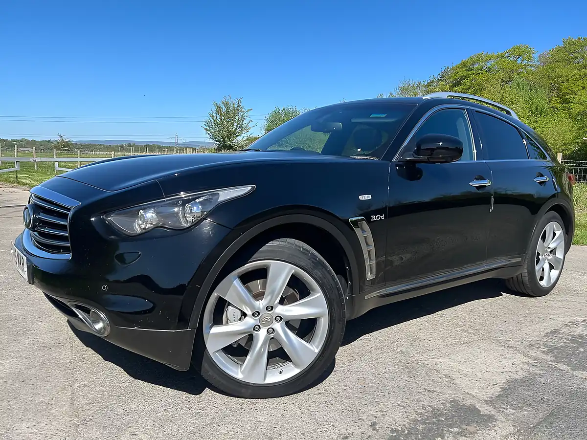 Used 2015 Infiniti QX70 S Premium Black - Interior and Exterior details 4