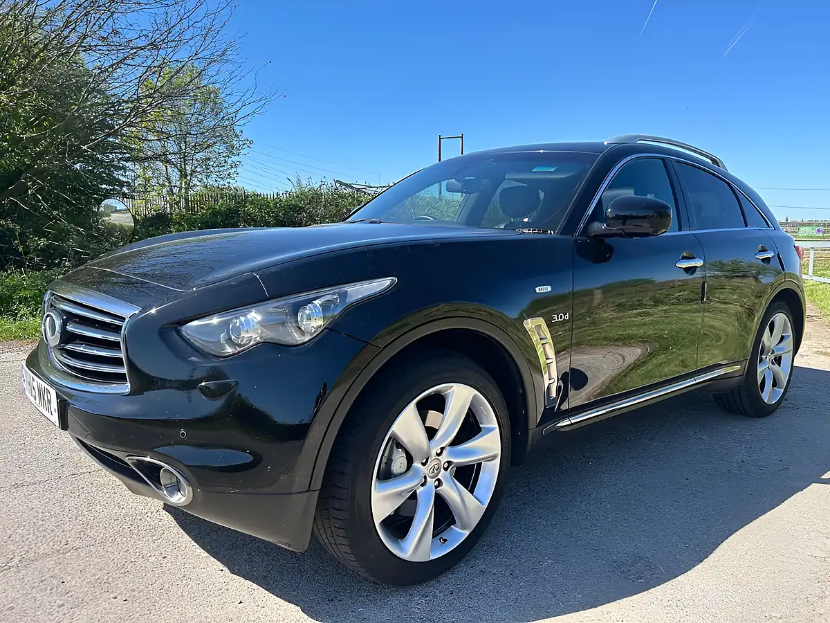 Used 2015 Infiniti QX70 S Premium Black - Interior and Exterior details 8